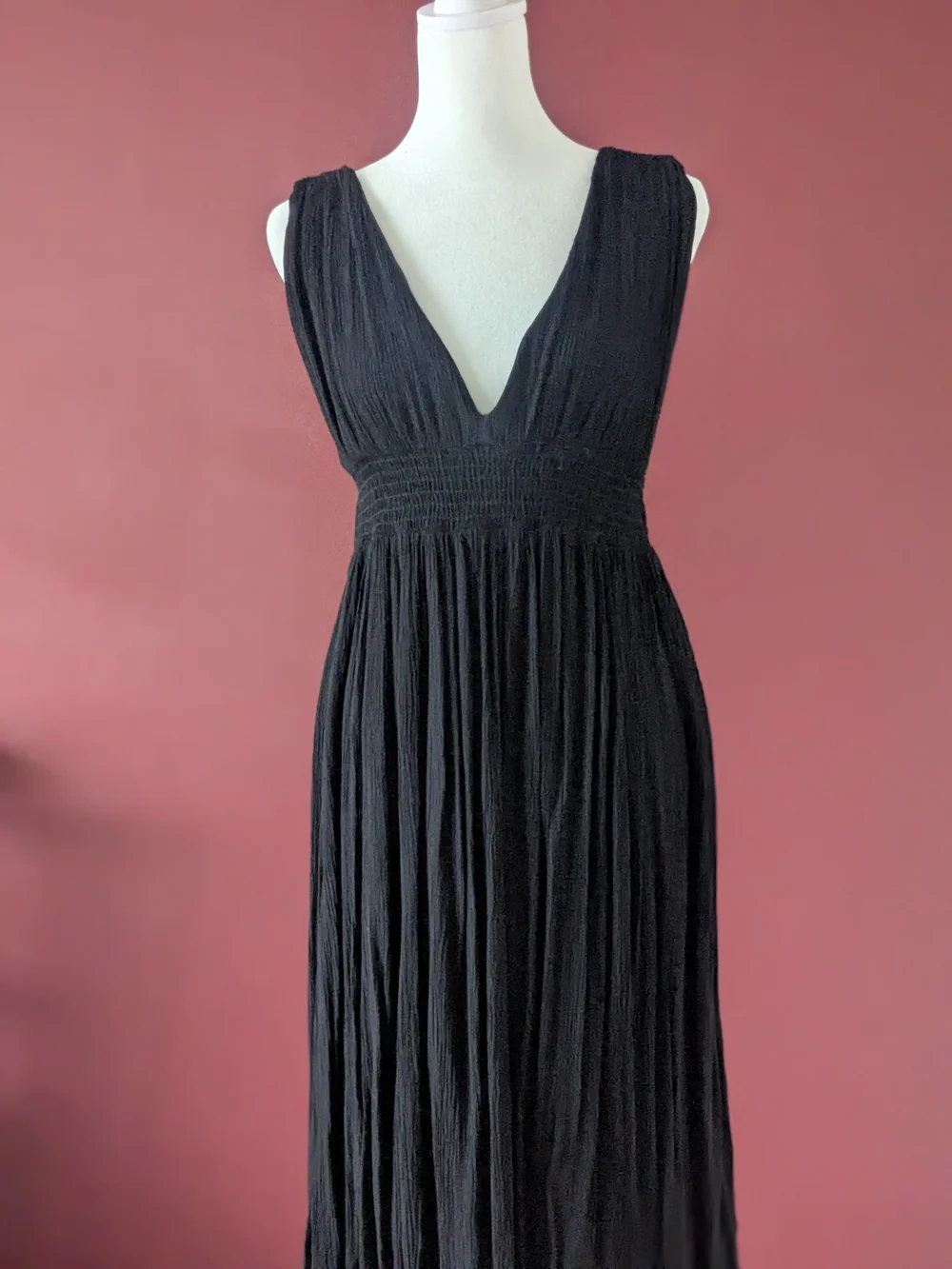 Sleeveless Black V-Neck Maxi Dress - Picture 2 of 7